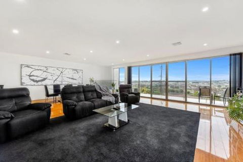 BENGALEE EXECUTIVE TOWNHOUSE MODERN & STYLISH - Accommodation Cooktown 6