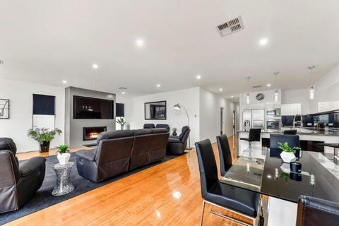 BENGALEE EXECUTIVE TOWNHOUSE MODERN & STYLISH - Accommodation Cooktown 2