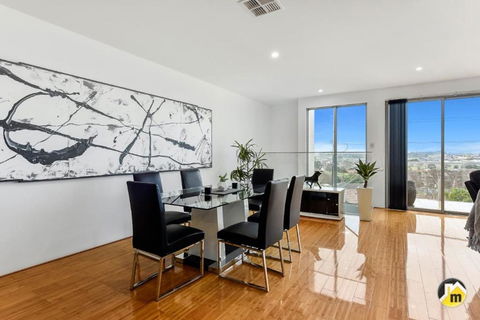 BENGALEE EXECUTIVE TOWNHOUSE MODERN & STYLISH - Accommodation Cooktown 4