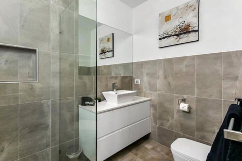 BENGALEE EXECUTIVE TOWNHOUSE MODERN & STYLISH - Accommodation Cooktown 1