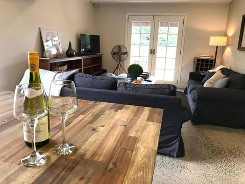 YSG The Edward Townhouse 151 Walk To Town - Accommodation Cooktown 2