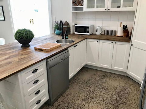 YSG The Edward Townhouse 153 Walk To Town - Accommodation Cooktown 2