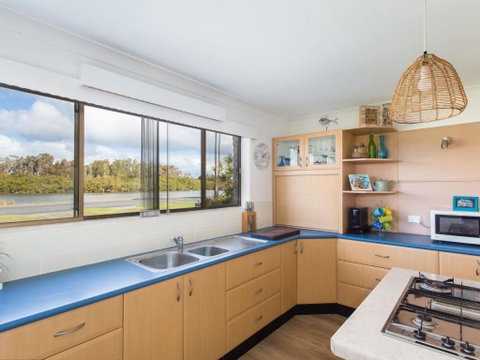 Waterfront At Point Road - Accommodation Cooktown 5