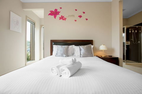 Gorgeous 4BR Home In Point Cook - Accommodation Cooktown 5