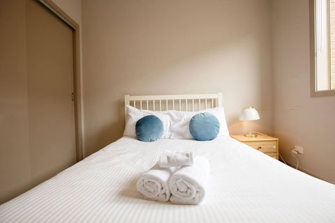 Gorgeous 4BR Home In Point Cook - Accommodation Cooktown 4