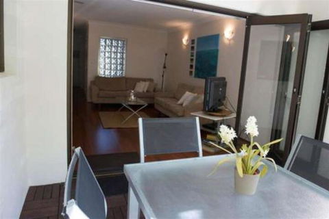 Absolute Beachfront Mooloolaba - Accommodation Cooktown 2