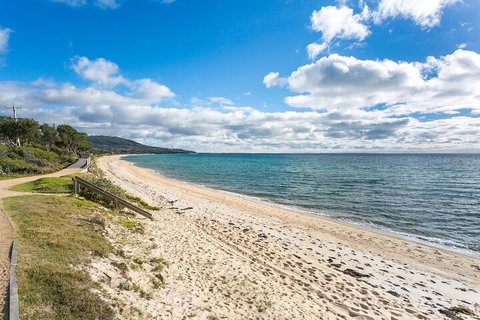 Foreshore Beach House Ideal Family Spot - Accommodation Cooktown 7