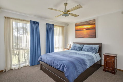 Foreshore Beach House Ideal Family Spot - Accommodation Cooktown 6