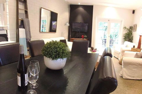 YSG The Edward Townhouses 155 & 157 Steps To Town - Accommodation Cooktown 2