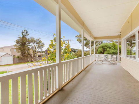 BEACHSIDE GETAWAY DROMANA - Accommodation Cooktown 5