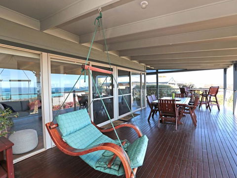 BAY VIEWS On MANNA DROMANA - Accommodation Cooktown 5