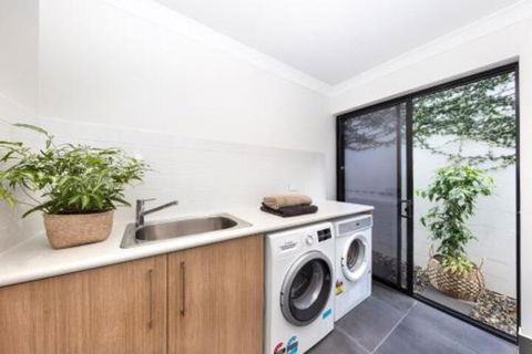 WINDFALL In PALM COVE - Accommodation Cooktown 2