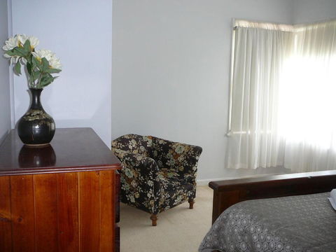 BEACHPOINT COTTAGE - Accommodation Cooktown 6