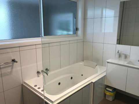 BEACHPOINT COTTAGE - Accommodation Cooktown 1