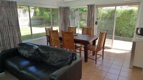 BEACHPOINT COTTAGE - Accommodation Cooktown 3
