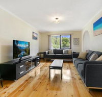 Family Getaway Walk to Bay Beach - Accommodation Cooktown