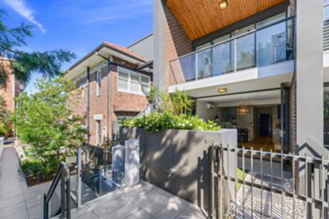 HomeHotel High End 3 Bedroom Terrace With Parking - Accommodation Cooktown 0