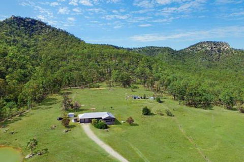 Rosa Estate In Broke Two 3br House In Walking Distance To Cellar Doors - Accommodation Cooktown 6