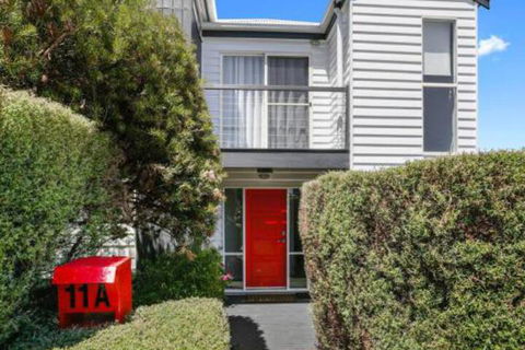 SEAVIEW Ocean Views From A Modern Townhouse - Accommodation Cooktown 4