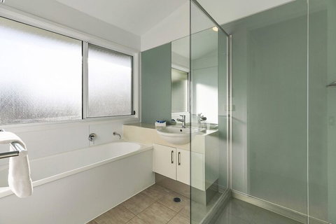 Stunning River House 51 Hilton Esplanade - Accommodation Cooktown 3