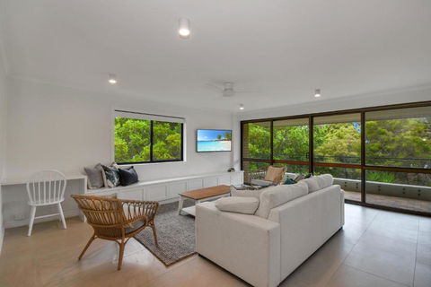 BEAUTIFULLY RENOVATED OCEANSIDE APARTMENT Lamer 9 - Accommodation Cooktown 6