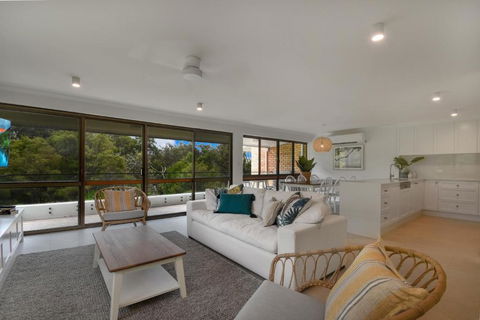 BEAUTIFULLY RENOVATED OCEANSIDE APARTMENT Lamer 9 - Accommodation Cooktown 5