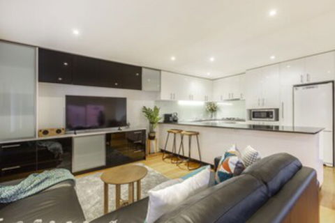 Tranquil Townhouse In Port Melbourne - Accommodation Cooktown 0