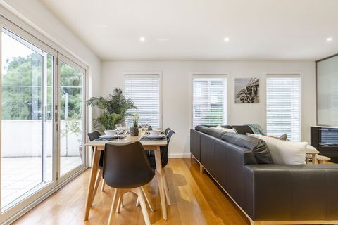 Tranquil Townhouse In Port Melbourne - Accommodation Cooktown 3