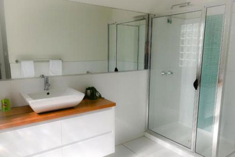 BAY Of FIRES BEACH SHACK Ocean Views From A Modern Beachhouse - Accommodation Cooktown 5