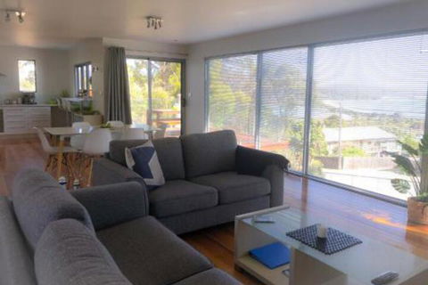 BAY Of FIRES BEACH SHACK Ocean Views From A Modern Beachhouse - Accommodation Cooktown 3
