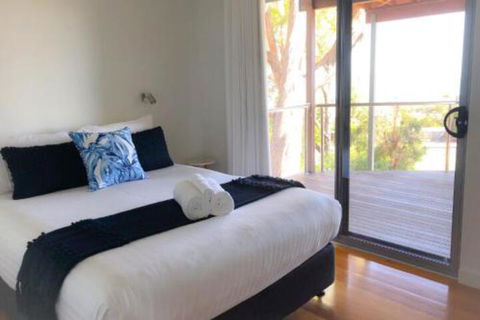 BAY Of FIRES BEACH SHACK Ocean Views From A Modern Beachhouse - Accommodation Cooktown 7