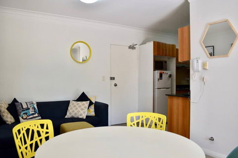 Quiet 1 Bedroom Flat In Concord - Accommodation Cooktown 1