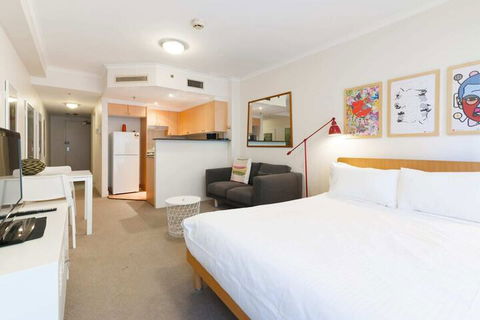 Amazing Studio With Pool In Central Sydney - Accommodation Cooktown 7