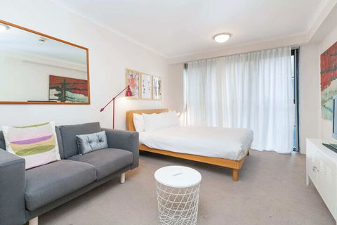 Amazing Studio With Pool In Central Sydney - Accommodation Cooktown 6