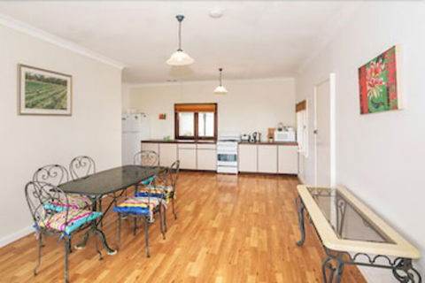 Storm Bay Cottage - Accommodation Cooktown 4