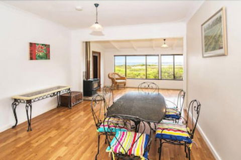 Storm Bay Cottage - Accommodation Cooktown 5