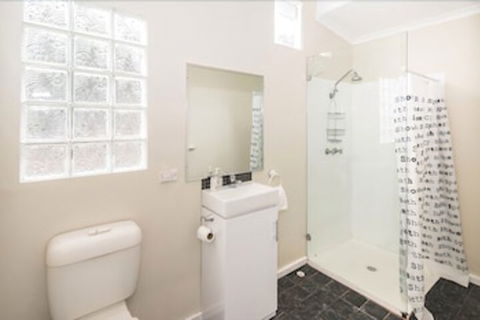 Storm Bay Cottage - Accommodation Cooktown 7