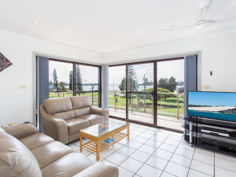 Oxley 8 At Tuncurry - Accommodation Cooktown 1