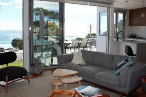 BEACHHOUSE BINALONG Luxury Waterfront Holiday House At Bay Of Fires - Accommodation Cooktown 3