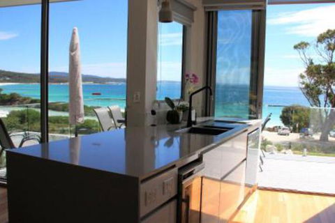 BEACHHOUSE BINALONG Luxury Waterfront Holiday House At Bay Of Fires - Accommodation Cooktown 4
