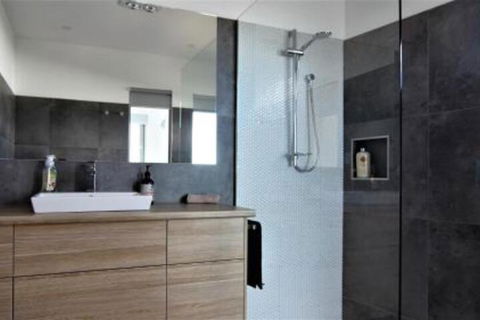 BEACHHOUSE BINALONG Luxury Waterfront Holiday House At Bay Of Fires - Accommodation Cooktown 1