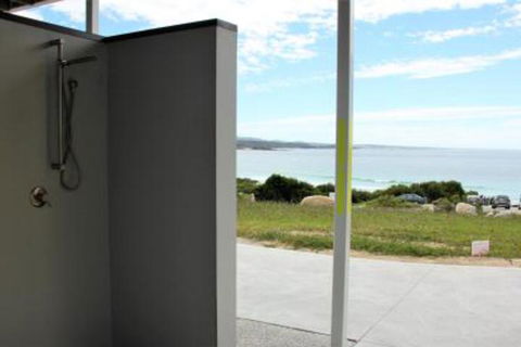 BEACHHOUSE BINALONG Luxury Waterfront Holiday House At Bay Of Fires - Accommodation Cooktown 0