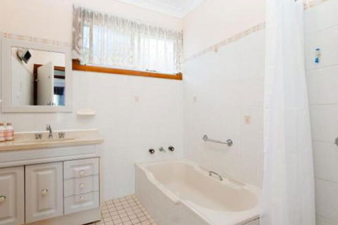 Rutland 1 / 13 Cromarty Road Pet Friendly Boat Parking Water Views Air Con - Accommodation Cooktown 4