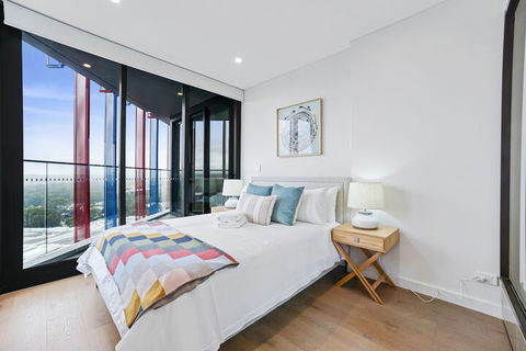 HomeHotel Luxury Apt With Shopping Mall Downstairs - Accommodation Cooktown 5