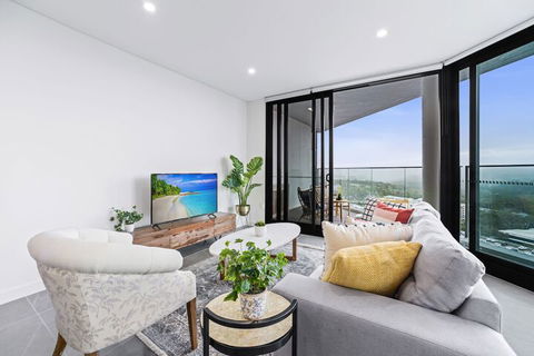 HomeHotel Ultra Luxury 2 Bedroom Next To Mall & Train - Accommodation Cooktown 4