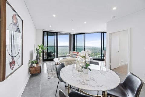 HomeHotel Ultra Luxury 2 Bedroom Next To Mall & Train - Accommodation Cooktown 1