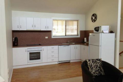 Glengarriff Townhouse 3 - Accommodation Cooktown 0