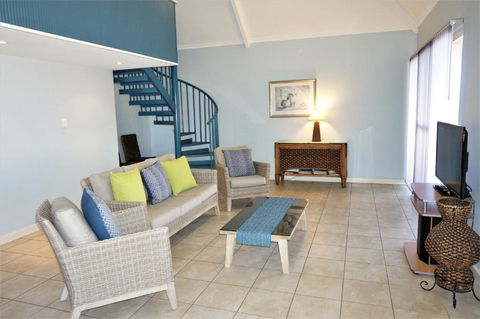 Osprey Holiday Village Unit 114 Gorgeous 3 Bedroom Holiday Villa With A Pool In The Complex - Accommodation Cooktown 3