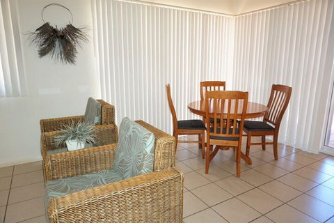 Osprey Holiday Village Unit 101 / 2 Bedroom - Accommodation Cooktown 4