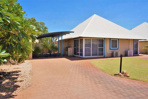 Osprey Holiday Village Unit 101 / 2 Bedroom - Accommodation Cooktown 3